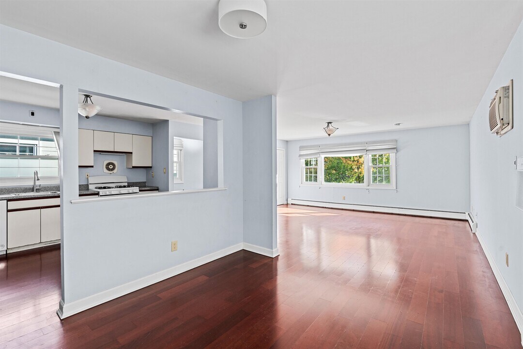 407 Manila Ave in Jersey City, NJ - Building Photo