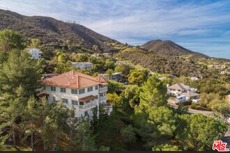 456 S McKnight Rd in Thousand Oaks, CA - Building Photo - Building Photo