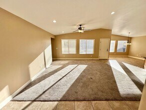 518 N Creek Ridge Cir in Washington, UT - Building Photo - Building Photo