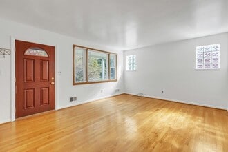 8212 Dorset Ave in Rosedale, MD - Building Photo - Building Photo