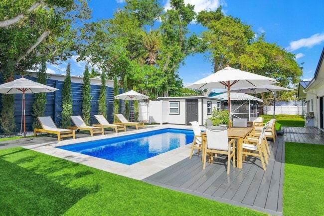 property at 3210 Palm Dr