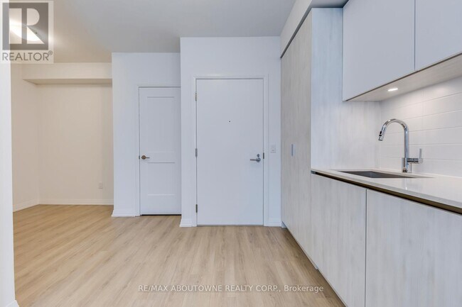 8 Widmer St in Toronto, ON - Building Photo - Building Photo