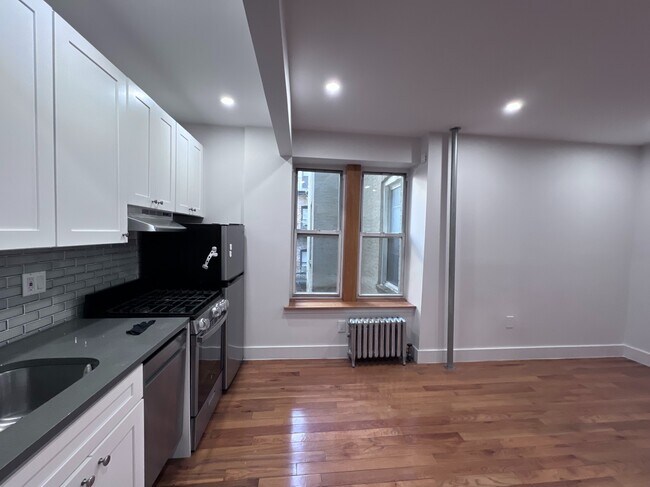 175 Pinehurst Ave in New York, NY - Foto de edificio - Building Photo