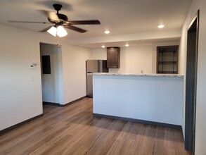 437 Montgomery St, Unit 7 in Custer, SD - Foto de edificio - Building Photo