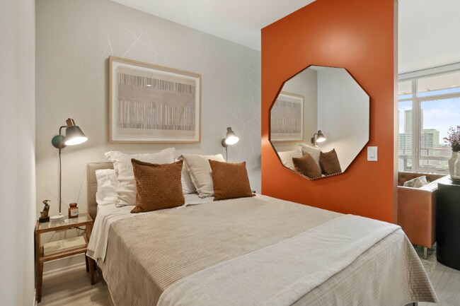 341 N Halsted St in Chicago, IL - Building Photo - Building Photo