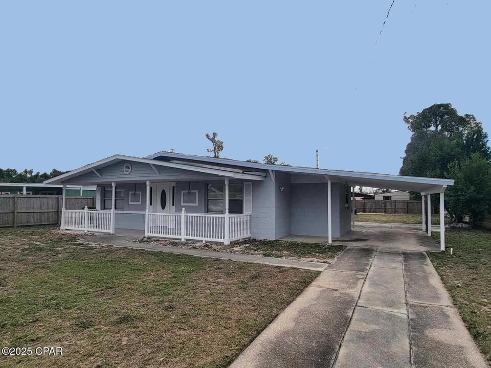 742 N 9th St in Panama City, FL - Building Photo