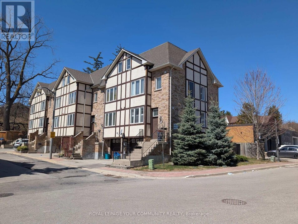 20-20 Wallace St in Vaughan, ON - Building Photo