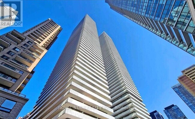 50 Charles St E in Toronto, ON - Building Photo - Building Photo