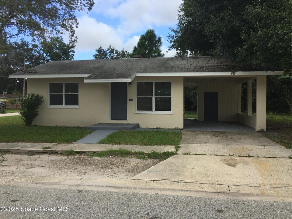 1109 Jones St in Titusville, FL - Building Photo