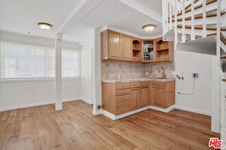 25 Arcadia Ter in Santa Monica, CA - Foto de edificio - Building Photo