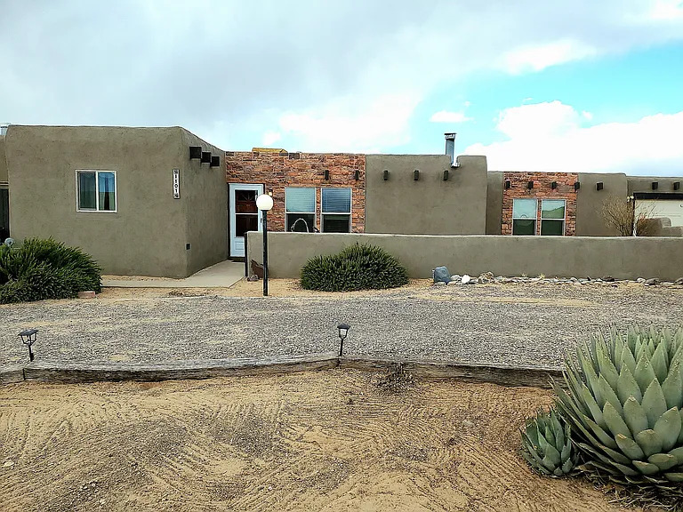 1101 Nicklaus Dr SE in Rio Rancho, NM - Building Photo