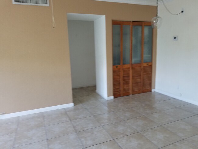 280 S Cypress Rd, Unit GeorgenArms12 in Pompano Beach, FL - Foto de edificio - Building Photo