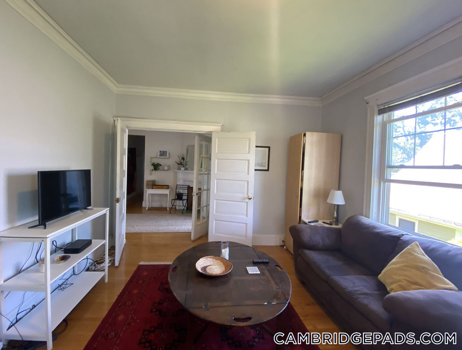 8 Forest St in Cambridge, MA - Building Photo