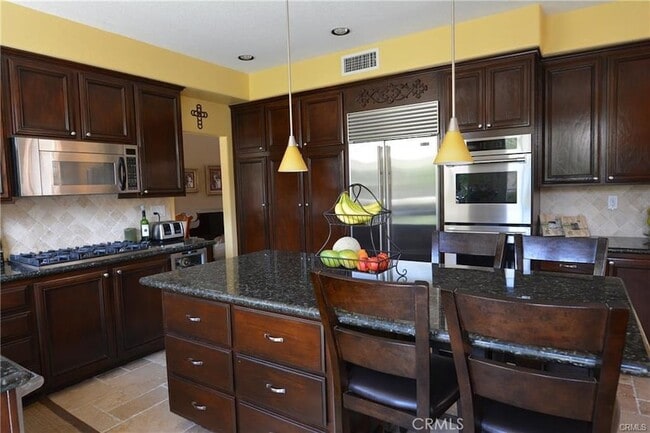 1 Bell Vista in Lake Forest, CA - Foto de edificio - Building Photo