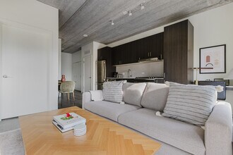 343 W Schiller St in Chicago, IL - Building Photo - Building Photo