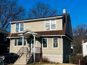 251-253 Orchard St in Elmwood Park, NJ - Foto de edificio - Building Photo