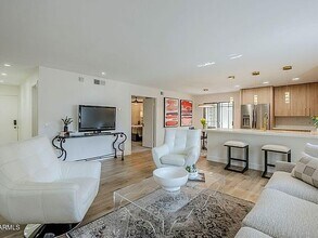 5201 N 24th St in Phoenix, AZ - Foto de edificio - Building Photo