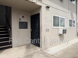 111 E Grove St in Stockton, CA - Building Photo