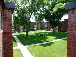 Emerald Ct in Iowa City, IA - Building Photo - Building Photo