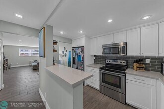 611 NE 14th Ave in Fort Lauderdale, FL - Building Photo - Building Photo