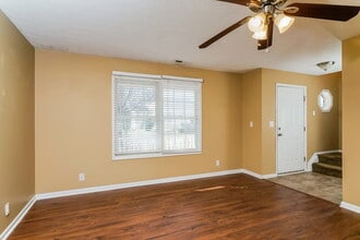 6220 Maravian Dr in Louisville, KY - Building Photo - Building Photo