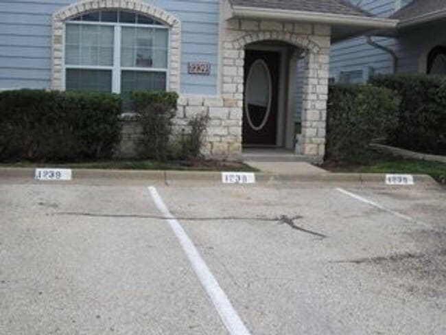 AUGUST 2026 PRE-LEASE! Spacious 3 Bedroom in College Station, TX - Building Photo - Building Photo