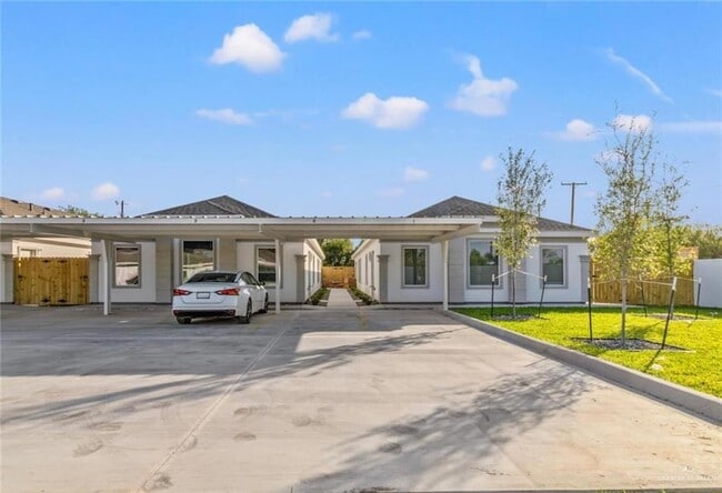 1305 Shavano Dr