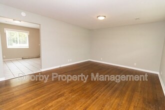 2418 Hickory Valley Rd in Chattanooga, TN - Building Photo - Building Photo