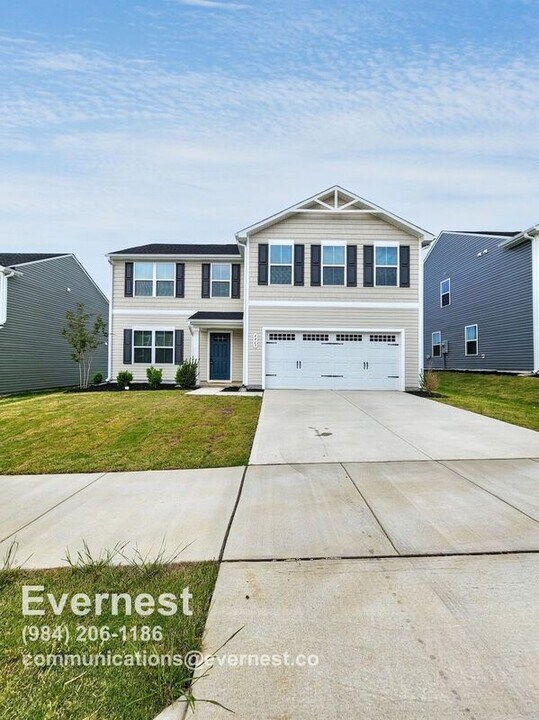 4469 Captain Falls Dr in Raleigh, NC - Building Photo