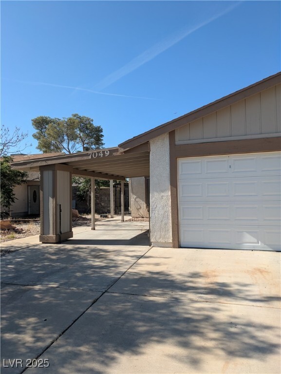7049 Sylvan Oak Dr in Las Vegas, NV - Building Photo - Building Photo