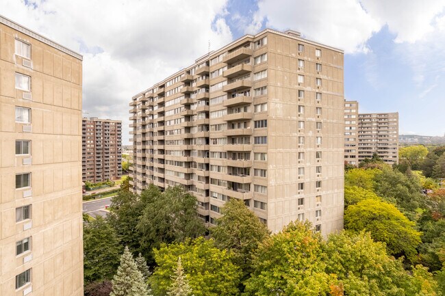 Le Manoir (Phase 2) in Montréal, QC - Building Photo - Building Photo