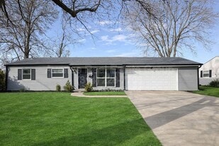 203 Briscoe Ave in O'Fallon, MO - Building Photo