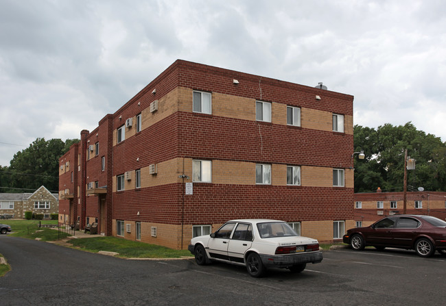 Benton Gardens in Philadelphia, PA - Foto de edificio - Building Photo