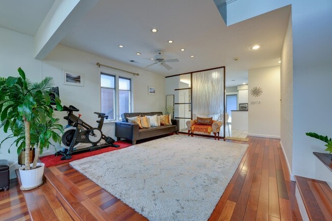 326 Sea Isle Key in Secaucus, NJ - Building Photo - Building Photo