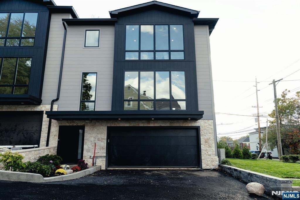 401 Grand Ave in Leonia, NJ - Foto de edificio