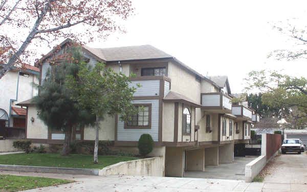 2700 W Grand Ave in Alhambra, CA - Building Photo