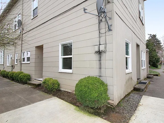 7630 SE Woodstock Blvd in Portland, OR - Building Photo - Building Photo