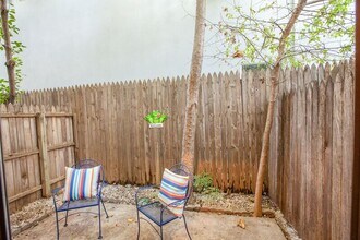 5000 Cedar Springs Rd in Dallas, TX - Building Photo - Building Photo
