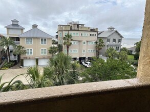 935 Beachview Dr in St. Simons Island, GA - Foto de edificio - Building Photo