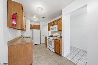 4 Deer Hill Ct in Boonton, NJ - Building Photo - Building Photo