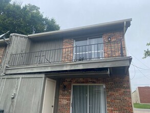 110-112-112 W Fairview St in Sherman, TX - Building Photo - Building Photo