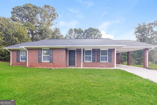 11 George St in Hampton, GA - Building Photo