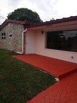 701 SW 4th St in Hallandale Beach, FL - Building Photo