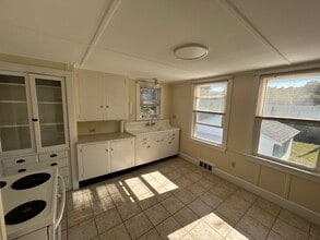 433 Preble St, Unit 2 in South Portland, ME - Foto de edificio - Building Photo