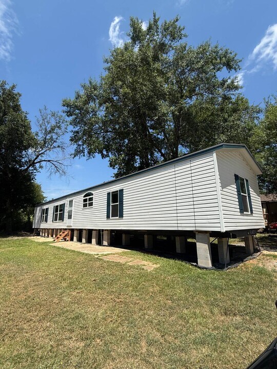 10130 State Hwy 64 in Tyler, TX - Building Photo