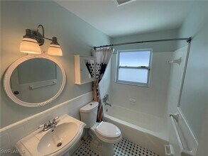 905 13th St N in Naples, FL - Building Photo - Building Photo