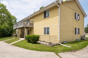 723 Princeton Ct in Hartland, WI - Building Photo - Building Photo