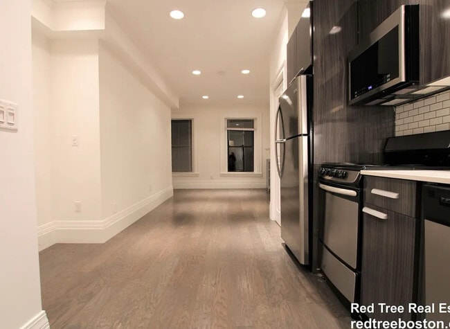 property at 252 Newbury St