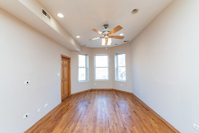 1450 N Campbell Ave-Unit -2F in Chicago, IL - Building Photo - Building Photo