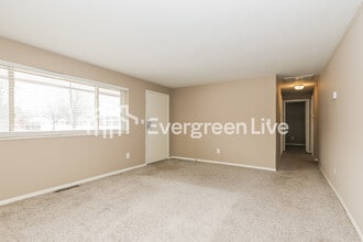 3927 Elmira Dr in Kettering, OH - Building Photo - Building Photo